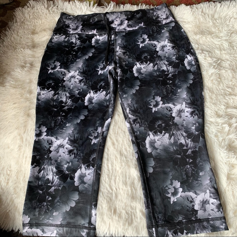 Danskin Now Dri More ‎ active Capri size M